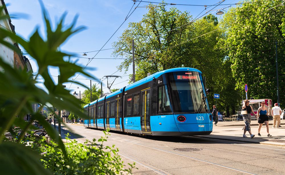 Trikk på linje 18 passerer Briskeby i Oslo
